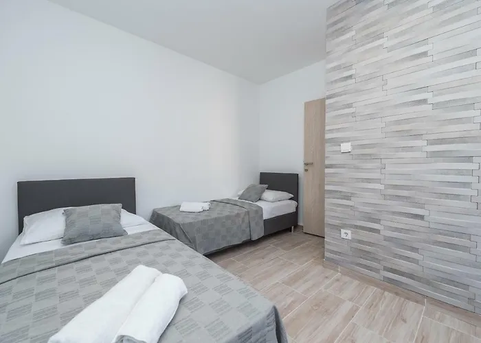 Balen City Central House For 8