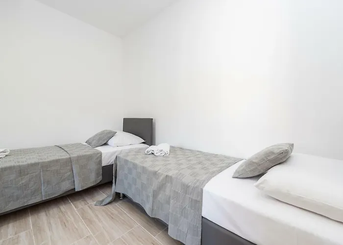 Balen City Central House For 8